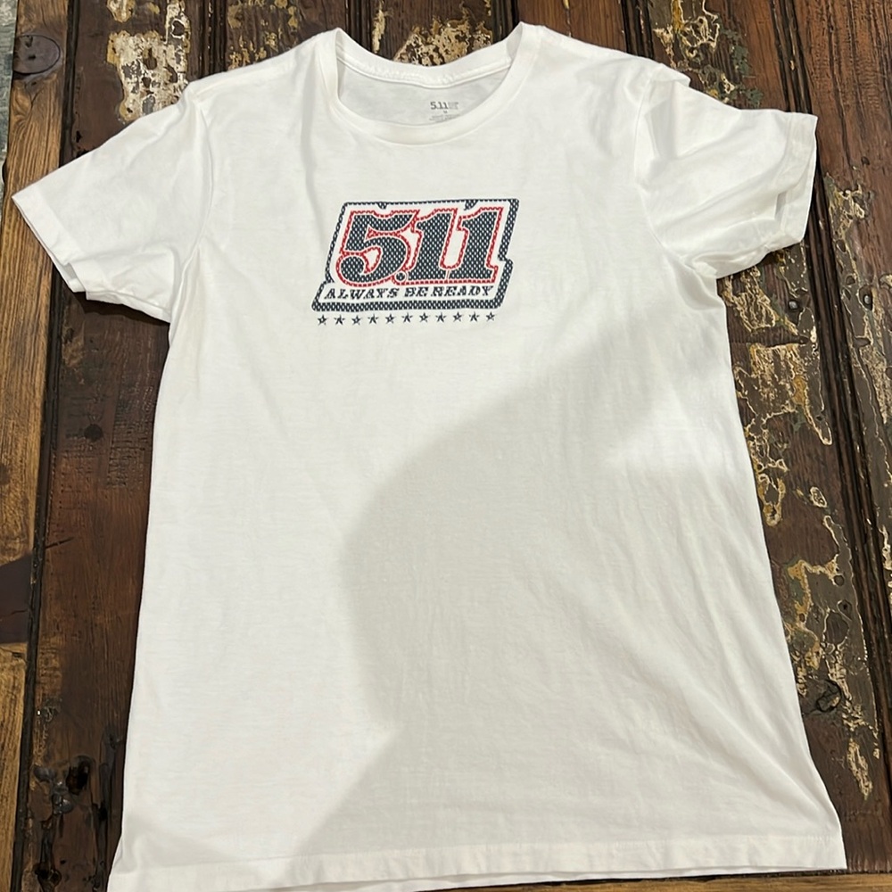 511 white Tshirt size medium